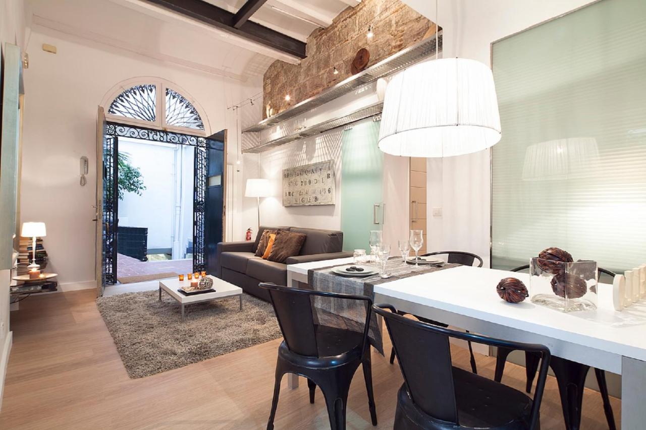 Cathedral Apartment *